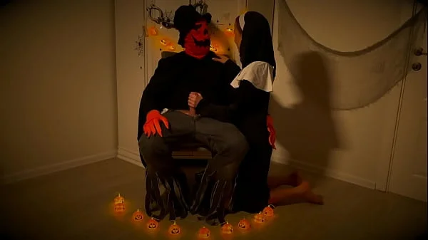 Pleasuring the Pumpkin King by blowjob
