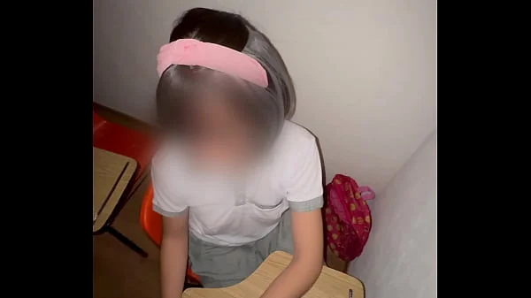 Colegiala Mexicana DANDO SENTONES en el SALON!! Estudiantes NO se AGUANTARON LAS GANAS! Chupando VERGA y SENTONES en la ESCUELA! Colegiala Mexicana en HD!