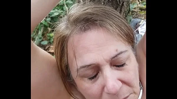 Séance d'humiliations et uro en forêt pour l'esclave F