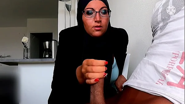 He wanks his cock in the waiting room, this Muslim businesswoman is caught in the act of empty explosive French ball ...