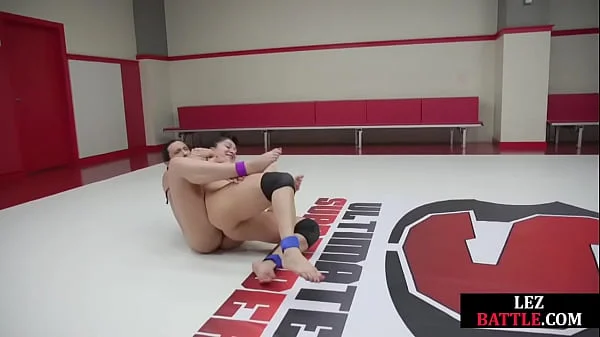 Dominant les strapon fucks after winning wresling battle