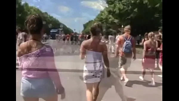 Pissing twins