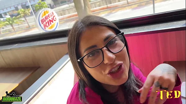 Saindo do Burger King para fuder no Drive thru - Aline Chaveirinho