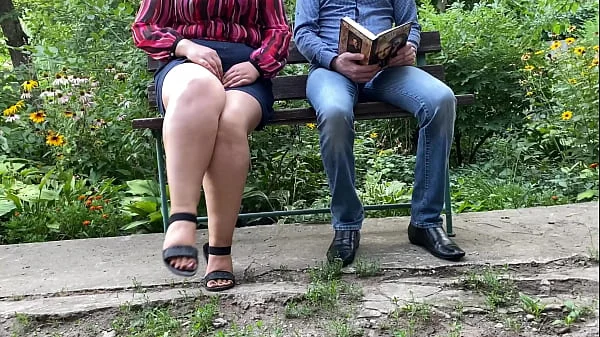 Big ass milf pee next to me in the park on a bench