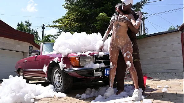 Busty Slut Yorgelis Carrillo Waxes Car Washer’s BBC GP2435